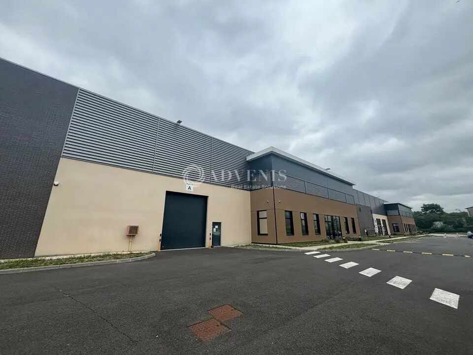 Local d’activités dans Sucy-en-Brie à louer Photo de l’immeuble– Image 1 sur 8