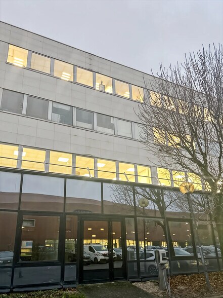 Bureau dans Gennevilliers à vendre - Photo de l’immeuble – Image 1 sur 11