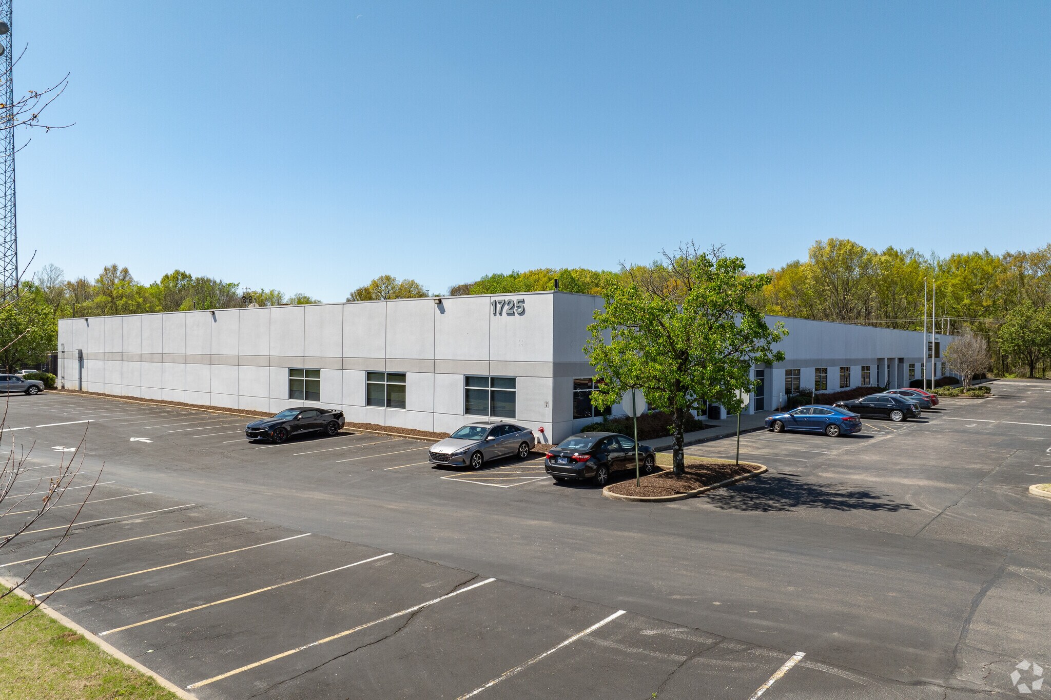 1725 Shelby Oaks Dr N, Memphis, TN à louer Photo principale– Image 1 sur 15