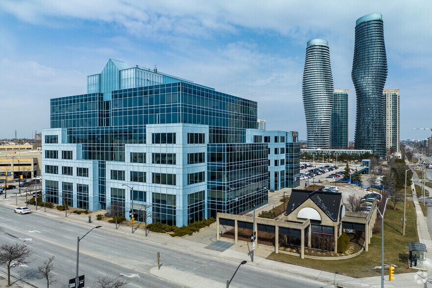 77 City Centre Dr, Mississauga, ON à louer - Photo de l’immeuble – Image 3 sur 6