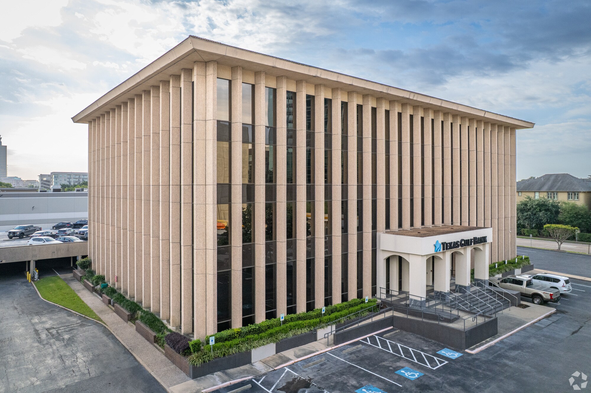 900 Town & Country Blvd, Houston, TX à louer Photo principale– Image 1 sur 7