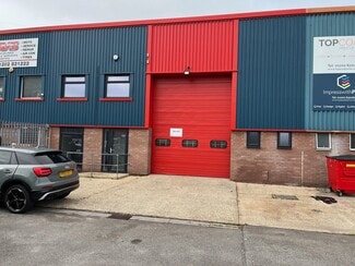 Plus de détails pour Condor Clos, Three Legged Cross - Industriel/Logistique à vendre