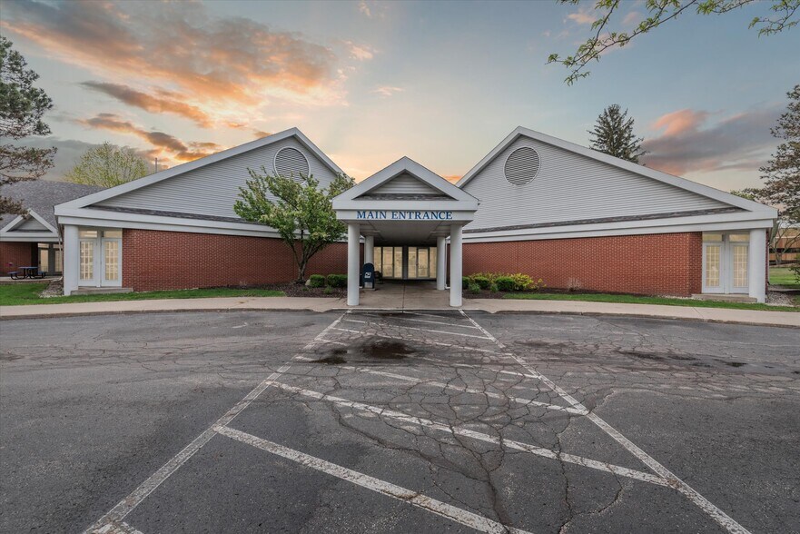 3740 W Sylvania Ave, Toledo, OH à vendre - Photo de l’immeuble – Image 1 sur 40
