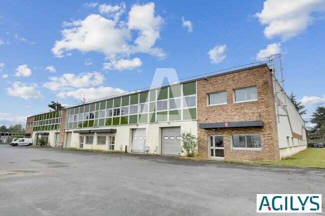 Plus de détails pour Local d'activités à louer