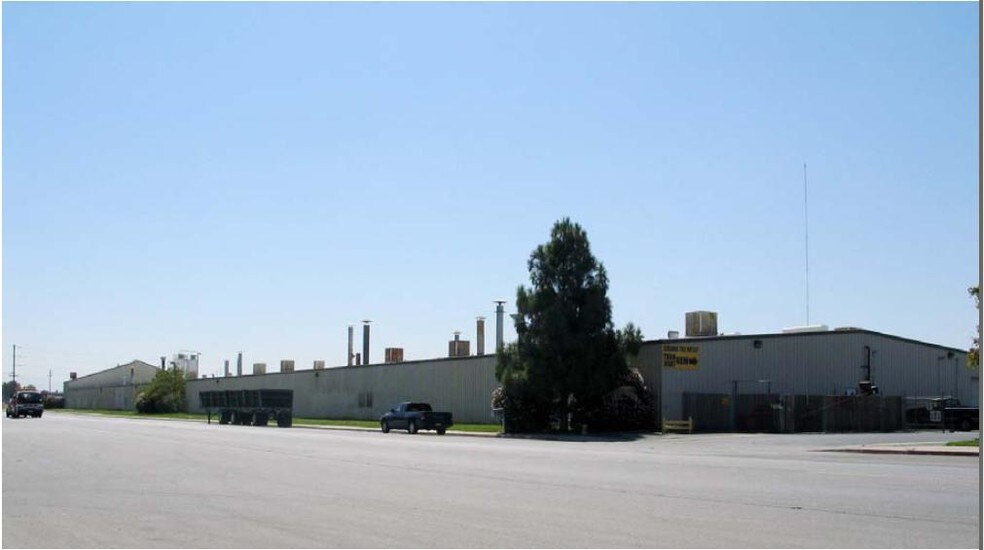 Multi-Tenant Office/Warehouse portefeuille de 2 biens à vendre sur LoopNet.fr - Photo principale – Image 3 sur 5