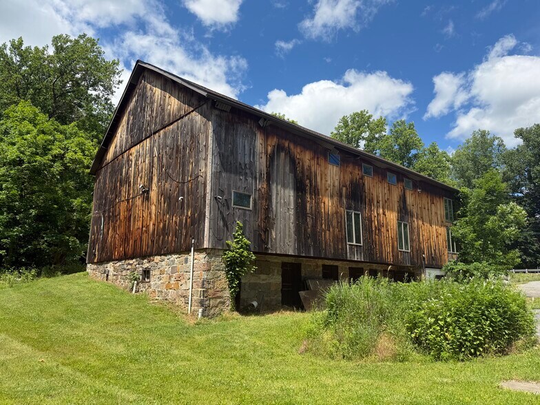 981 Riverview Dr, Walnutport, PA à vendre - Photo de l’immeuble – Image 3 sur 17