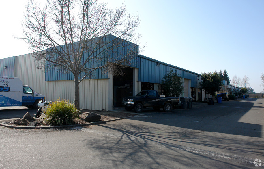 3200 Dutton Ave, Santa Rosa, CA à louer - Photo de l’immeuble – Image 2 sur 6