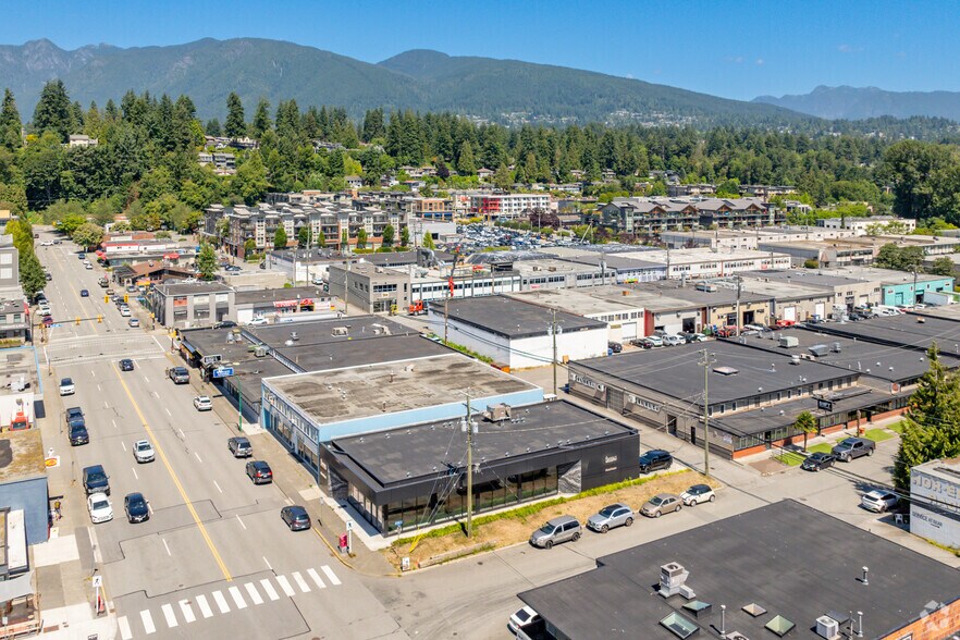1406 Pemberton Ave, North Vancouver, BC à vendre - Aérien – Image 3 sur 3