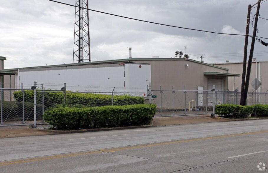 206 & 208 N Shaver St, Pasadena, TX à louer - Photo de l’immeuble – Image 2 sur 10
