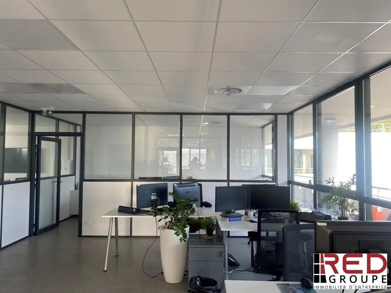 Bureau dans La Ciotat à louer - Photo de l’immeuble – Image 2 sur 5