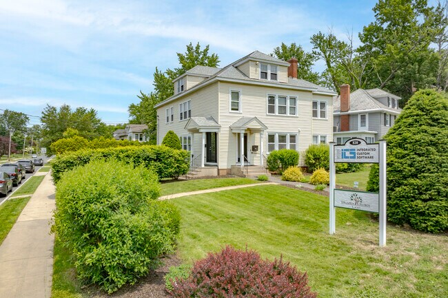 Plus de détails pour 820 Farmington Ave, West Hartford, CT - Bureau à vendre