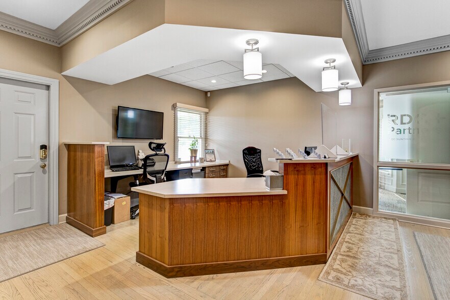 69 Monroe Ave, Pittsford, NY à louer - Photo intérieure – Image 2 sur 14