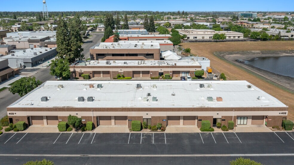 360 W Bedford Ave, Fresno, CA à louer - Photo de l’immeuble – Image 2 sur 4