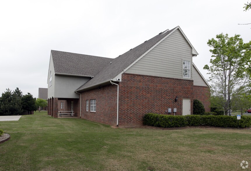 1375 E 71st St, Tulsa, OK à vendre - Photo de l’immeuble – Image 2 sur 2
