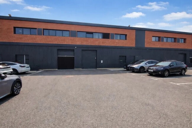 Plus de détails pour Local d'activités à louer