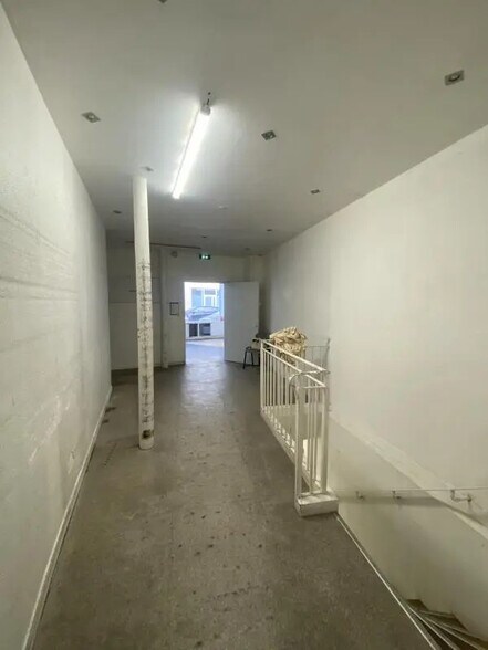 Local commercial dans Paris à louer - Photo de l’immeuble – Image 3 sur 8