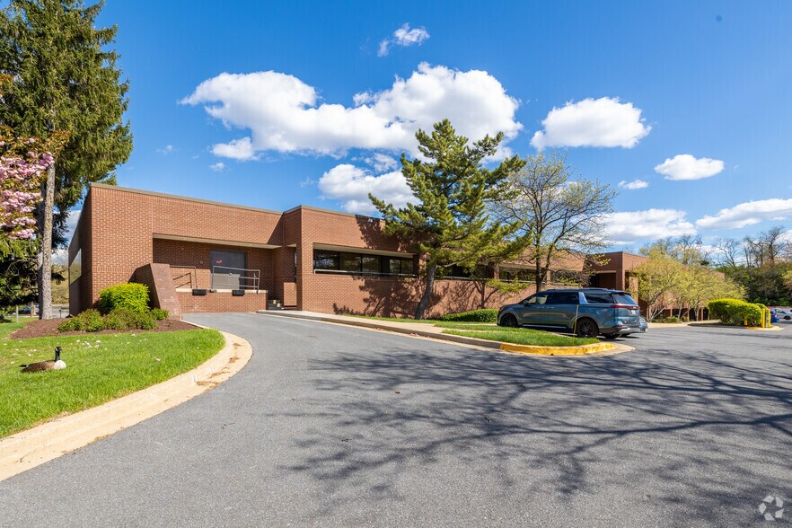 7520 Standish Pl, Rockville, MD à louer - Photo de l’immeuble – Image 2 sur 16