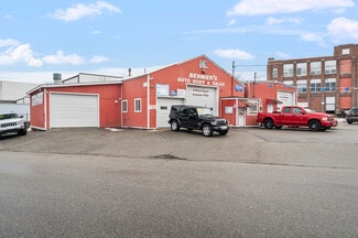 Plus de détails pour 620 Pond St, Woonsocket, RI - Local commercial à vendre