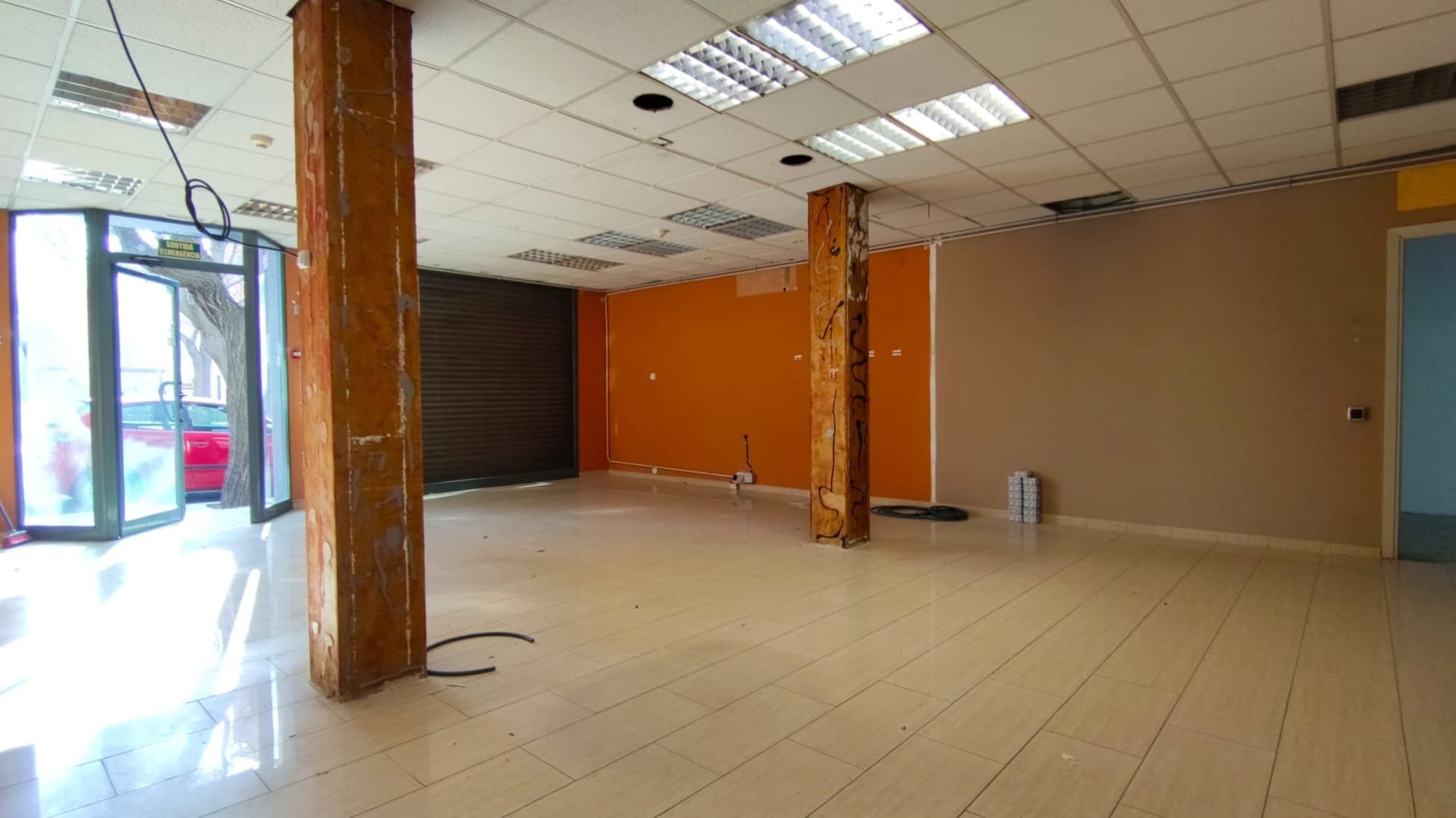 Immeuble residentiel dans Rubí, Barcelona à vendre Photo intérieure– Image 1 sur 2