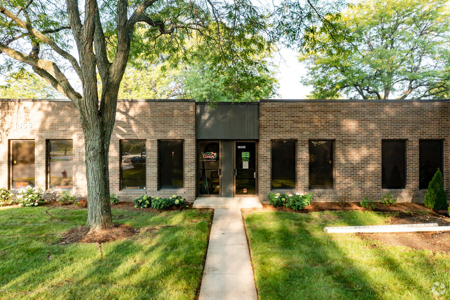 1855 Rohlwing Rd, Rolling Meadows, IL à vendre - Photo de l’immeuble – Image 2 sur 7