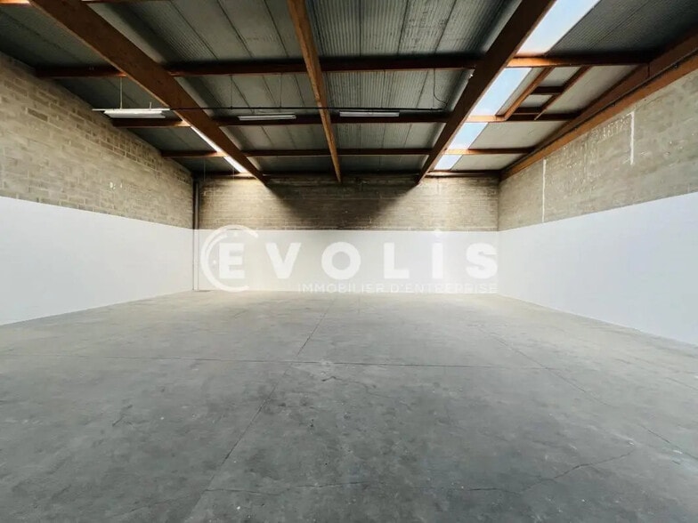 35 Boulevard De Beaubourg, Émerainville à louer - Photo de l’immeuble – Image 2 sur 7