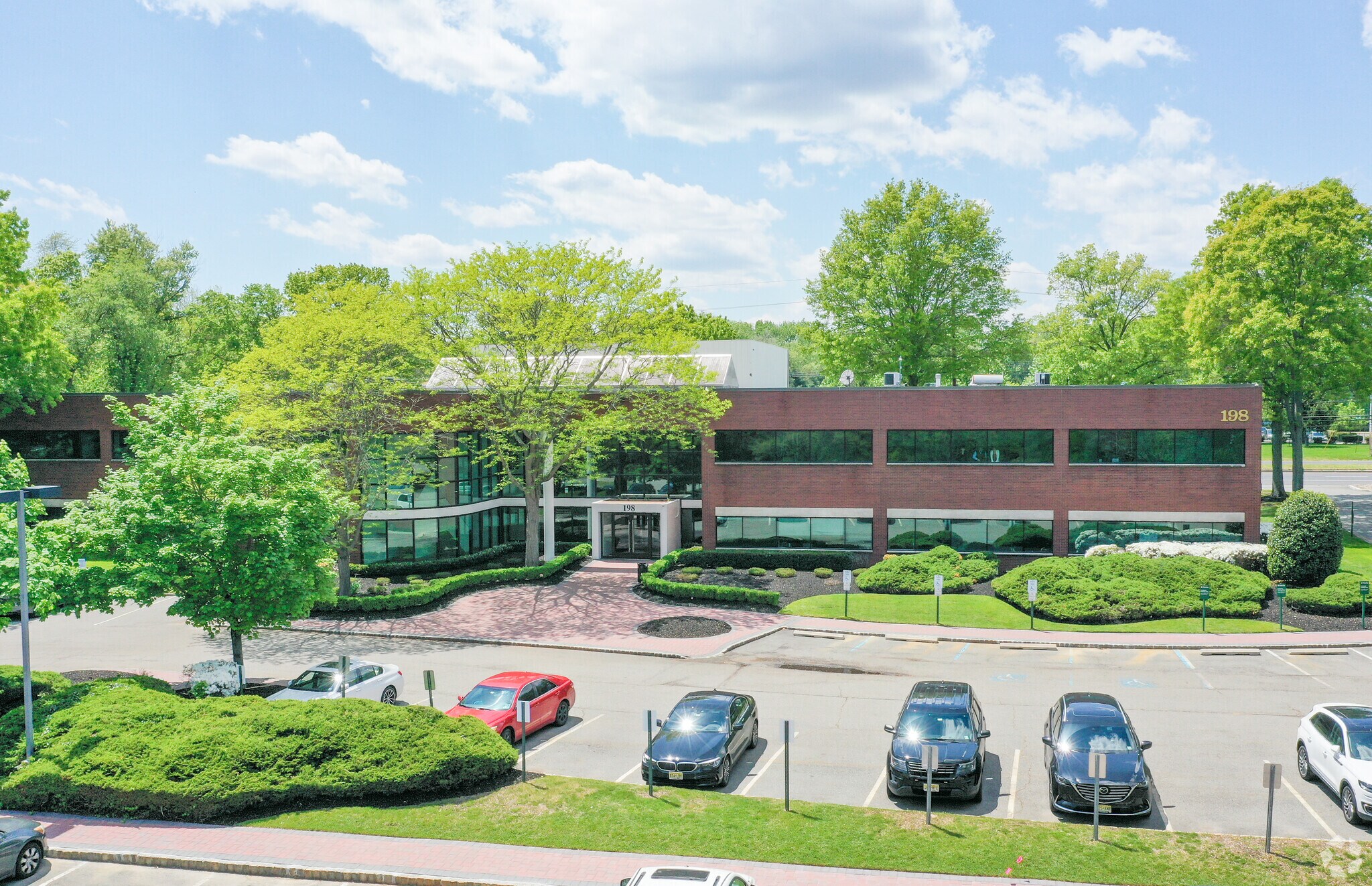 198 Route 9 N, Manalapan Township, NJ à louer Photo de l’immeuble– Image 1 sur 5