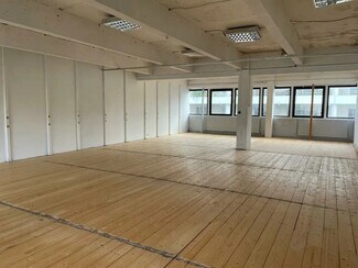 Plus de détails pour Local commercial à louer