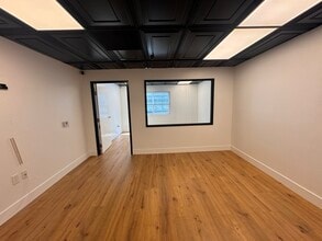 15928 Ventura Blvd, Encino, CA à louer Photo intérieure– Image 1 sur 4