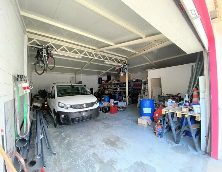 Industriel/Logistique dans Cagnes-sur-Mer à louer - Photo de l’immeuble – Image 1 sur 3