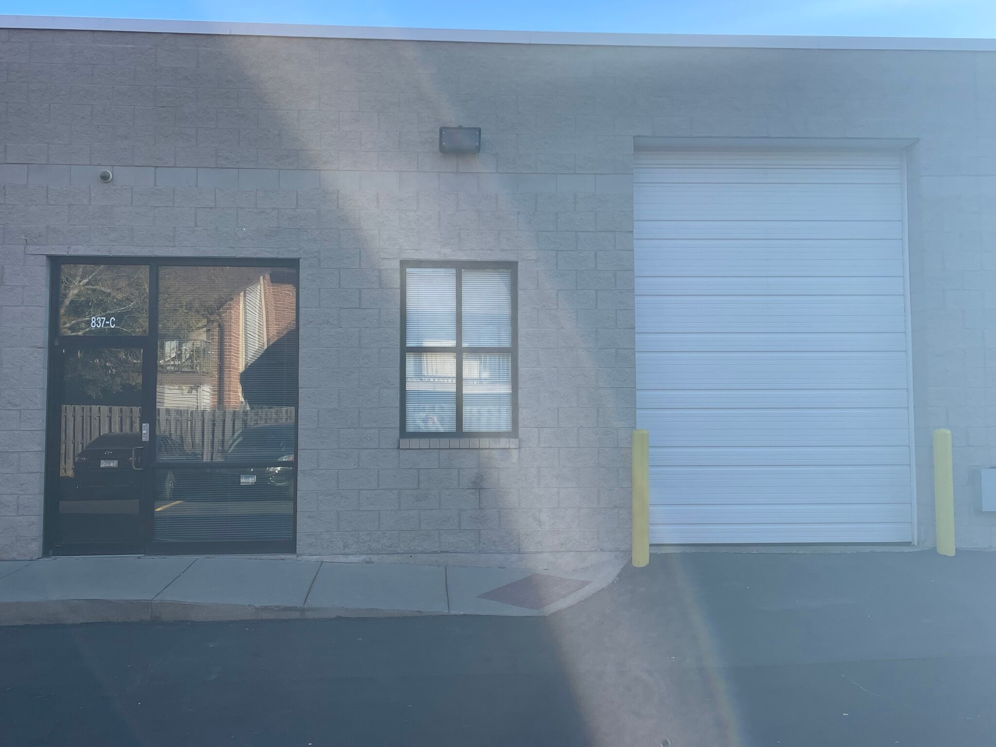 837 Oakton St, Elk Grove Village, IL à louer Photo de l’immeuble– Image 1 sur 1