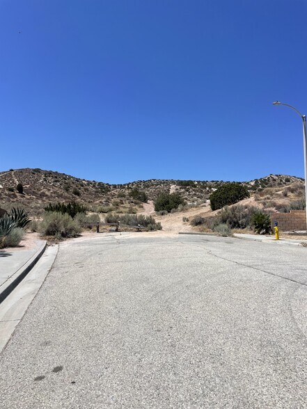 Near Tierra Subida Ave., Palmdale, CA à vendre - Photo de l’immeuble – Image 2 sur 3