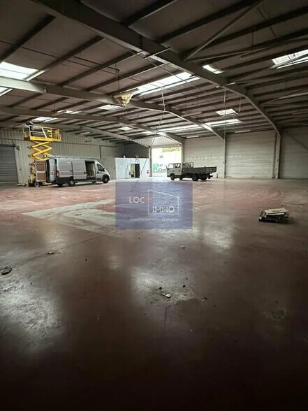 Industriel/Logistique dans Eysines à louer - Photo de l’immeuble – Image 3 sur 4