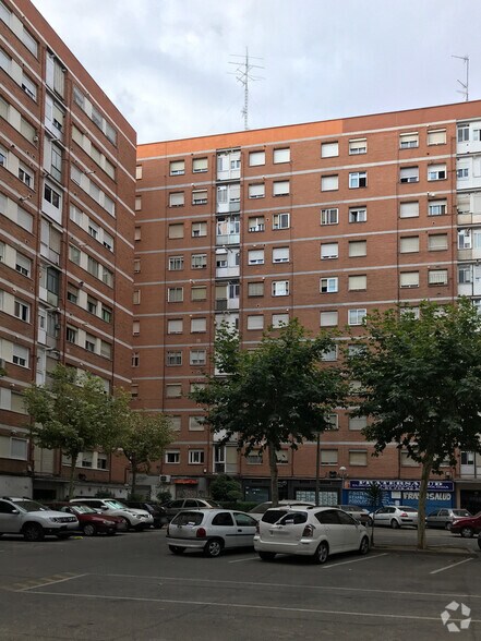 Immeuble residentiel dans Madrid, Madrid à vendre - Photo principale – Image 1 sur 2