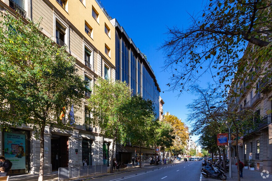 Carrer de la Diputació, 279-283, Barcelone, Barcelona à louer - Photo de l’immeuble – Image 2 sur 3