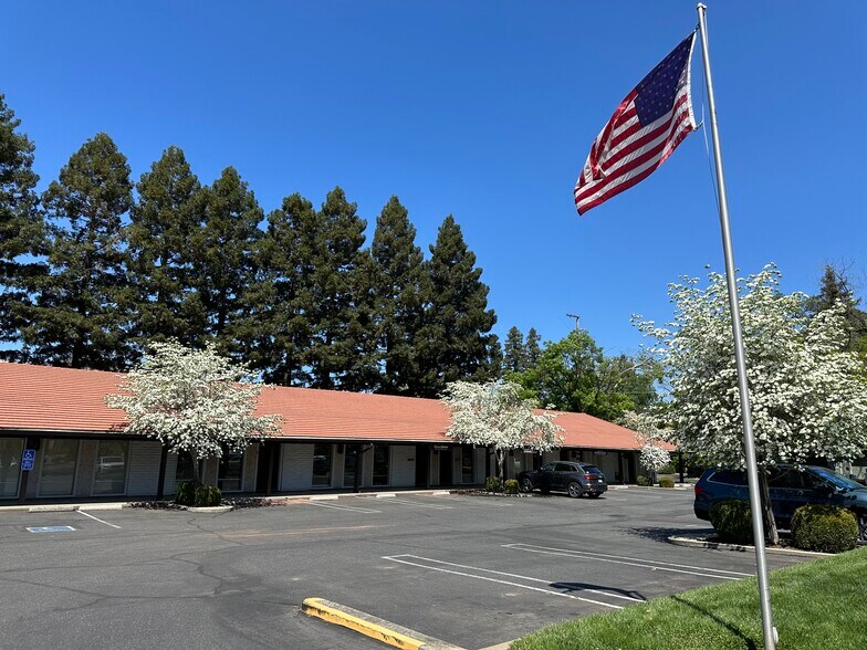 676 E 1st Ave, Chico, CA à louer - Photo de l’immeuble – Image 2 sur 7