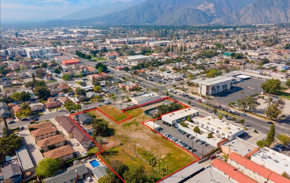 534 E Foothill Blvd, Azusa, CA à vendre - Photo de l’immeuble – Image 2 sur 3