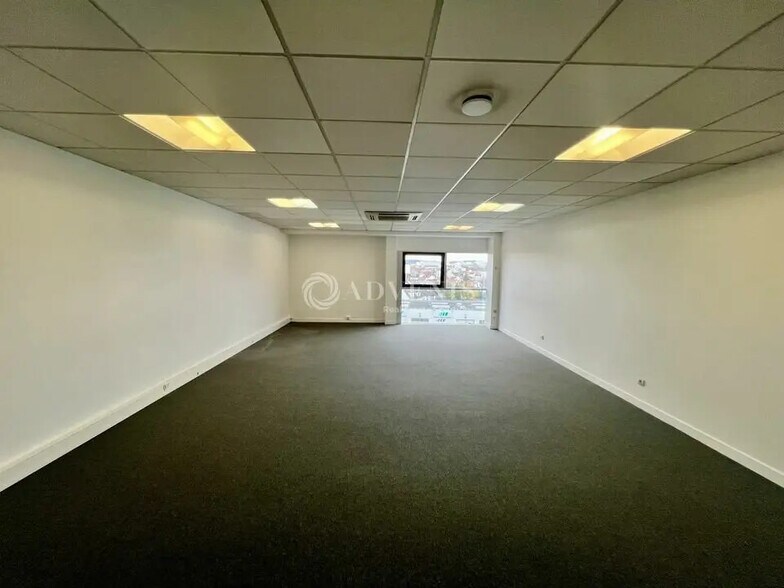 Bureau dans Bezons à louer - Photo de l’immeuble – Image 3 sur 12