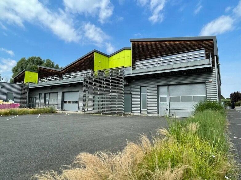 Local d’activités dans Cormeilles-en-Parisis à louer - Photo de l’immeuble – Image 1 sur 15