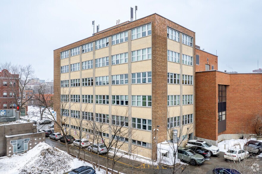 5298-5300 Ch de la Côte-des-Neiges, Montréal, QC à louer - Photo de l’immeuble – Image 3 sur 3