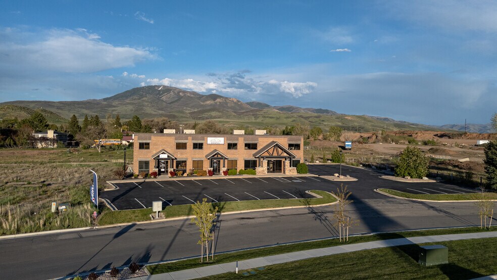 4883 W Old Highway Rd, Mountain Green, UT à vendre - Photo de l’immeuble – Image 2 sur 2