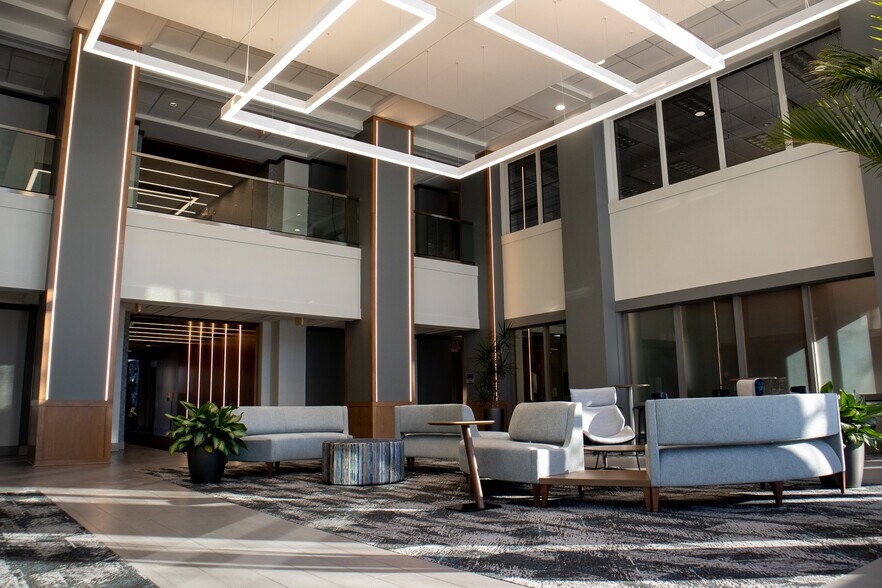 300 N Corporate Dr, Brookfield, WI à louer - Photo intérieure – Image 2 sur 11