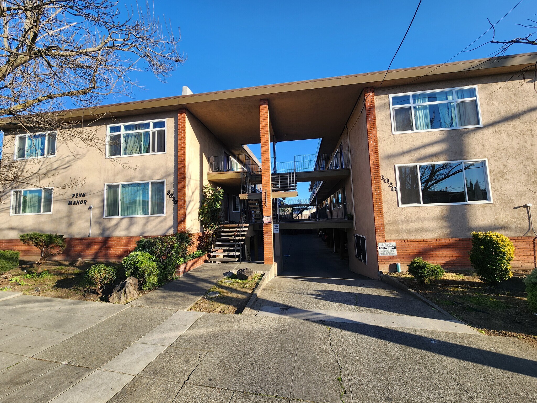 3020 35th Ave, Oakland, CA à vendre Photo de l’immeuble– Image 1 sur 10