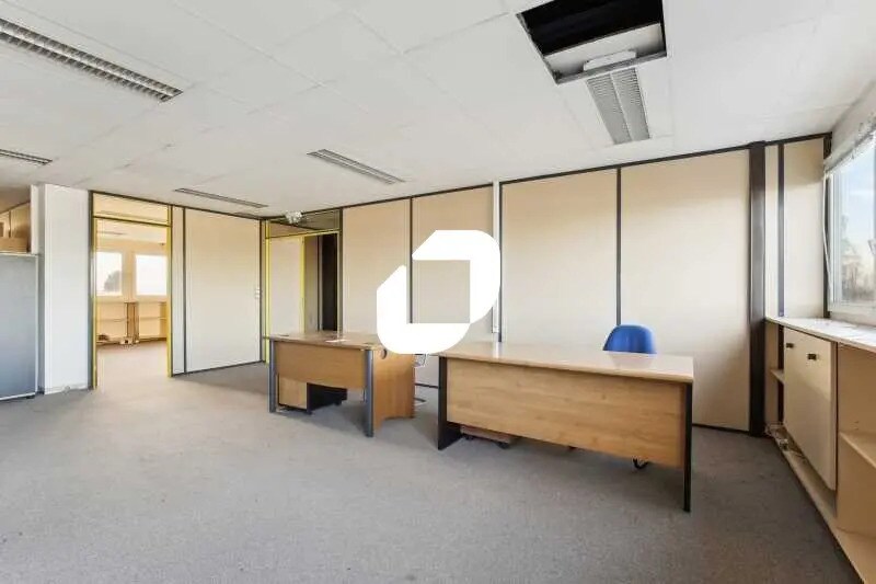 Bureau dans Tremblay-en-France à louer - Photo de l’immeuble – Image 2 sur 14