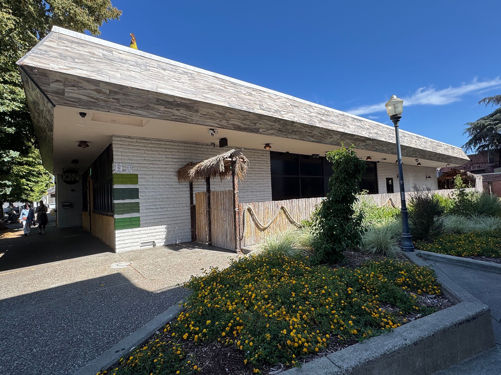 132 Keller St, Petaluma, CA à louer Photo de l’immeuble– Image 1 sur 6