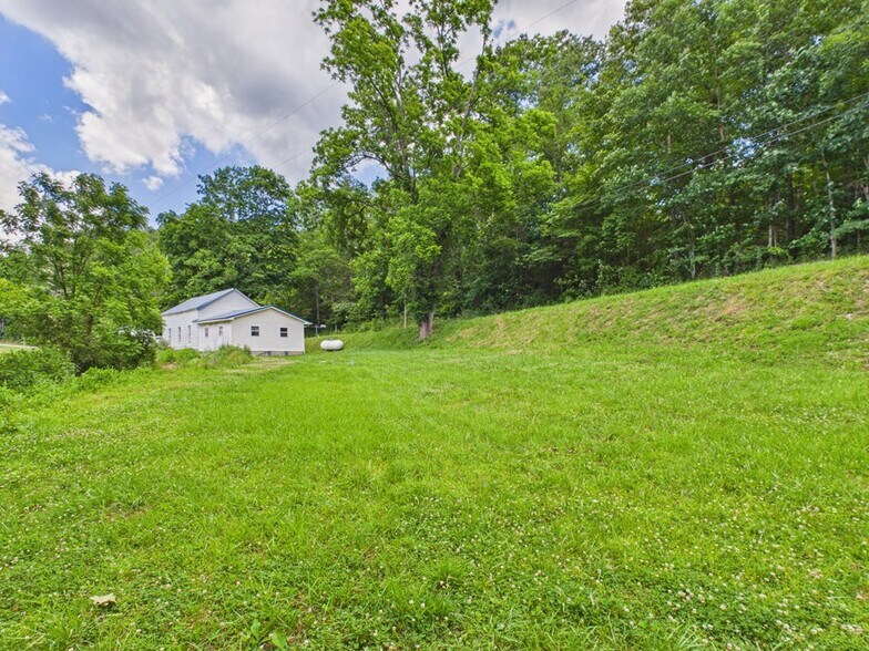 2071 Mattie Rd, Louisa, KY à vendre - Photo de l’immeuble – Image 1 sur 31
