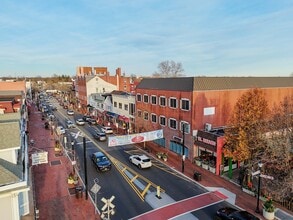 36 W Main St, Freehold, NJ à louer Photo intérieure– Image 1 sur 22