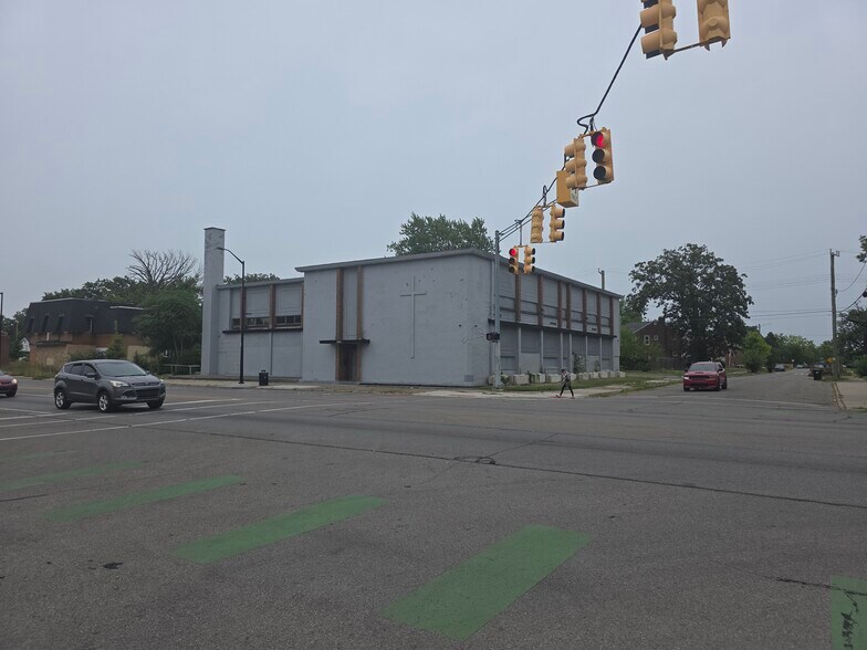 15760 E Warren Ave, Detroit, MI à vendre - Photo de l’immeuble – Image 3 sur 7