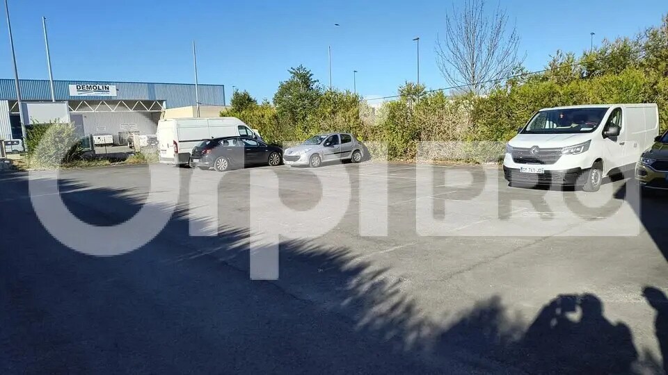 Local d’activités dans Cormontreuil à louer Photo de l’immeuble– Image 1 sur 5