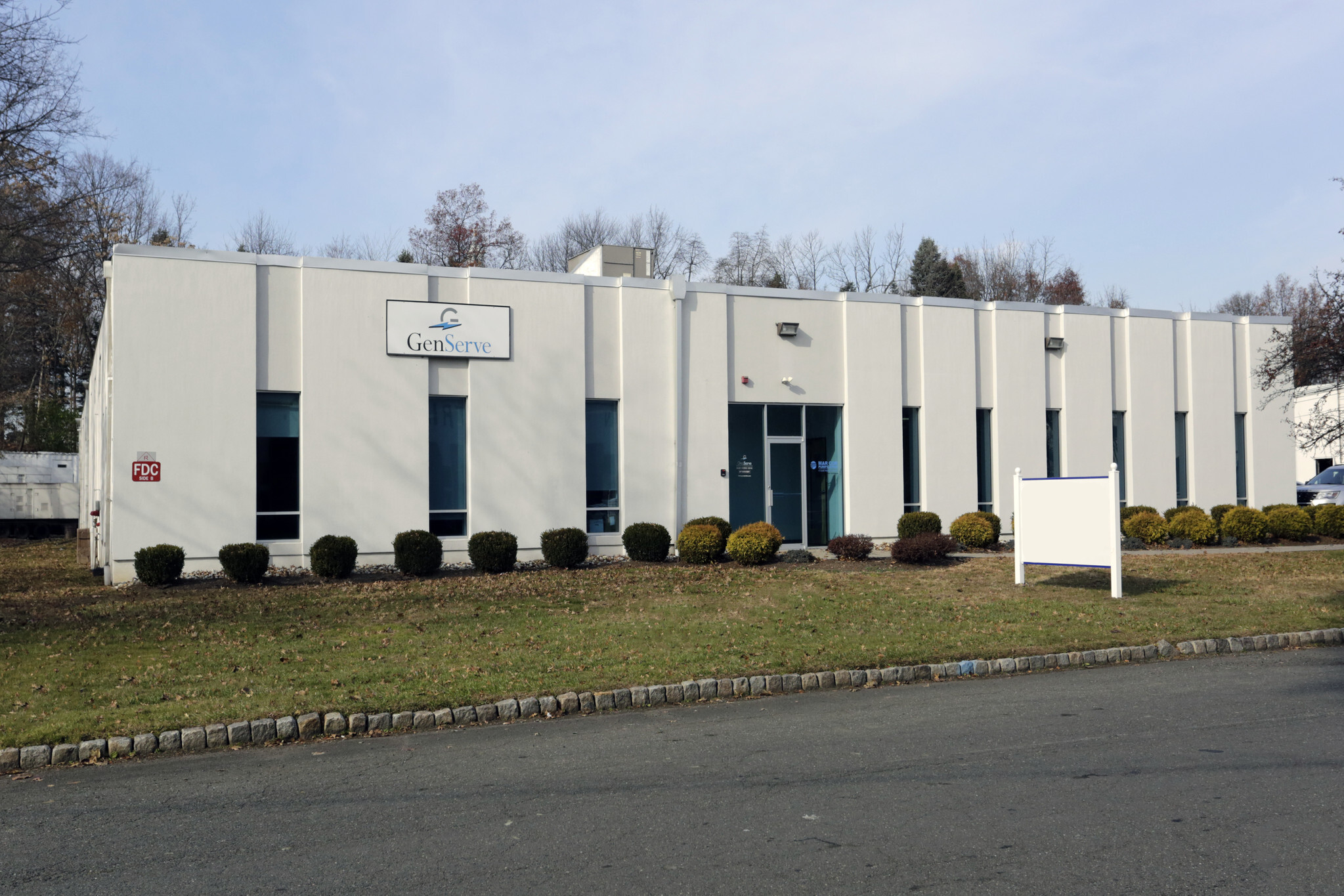 341 Kaplan Dr, Fairfield, NJ à louer Photo principale– Image 1 sur 10