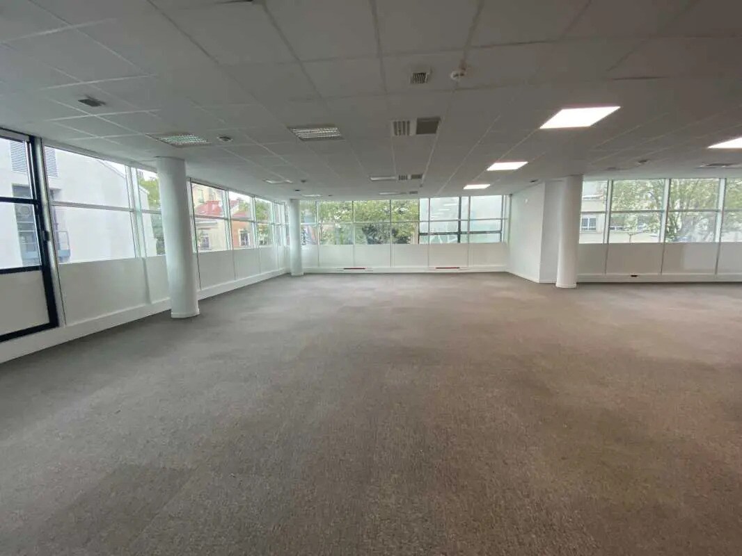 Bureau dans Lyon à louer Photo de l’immeuble– Image 1 sur 1